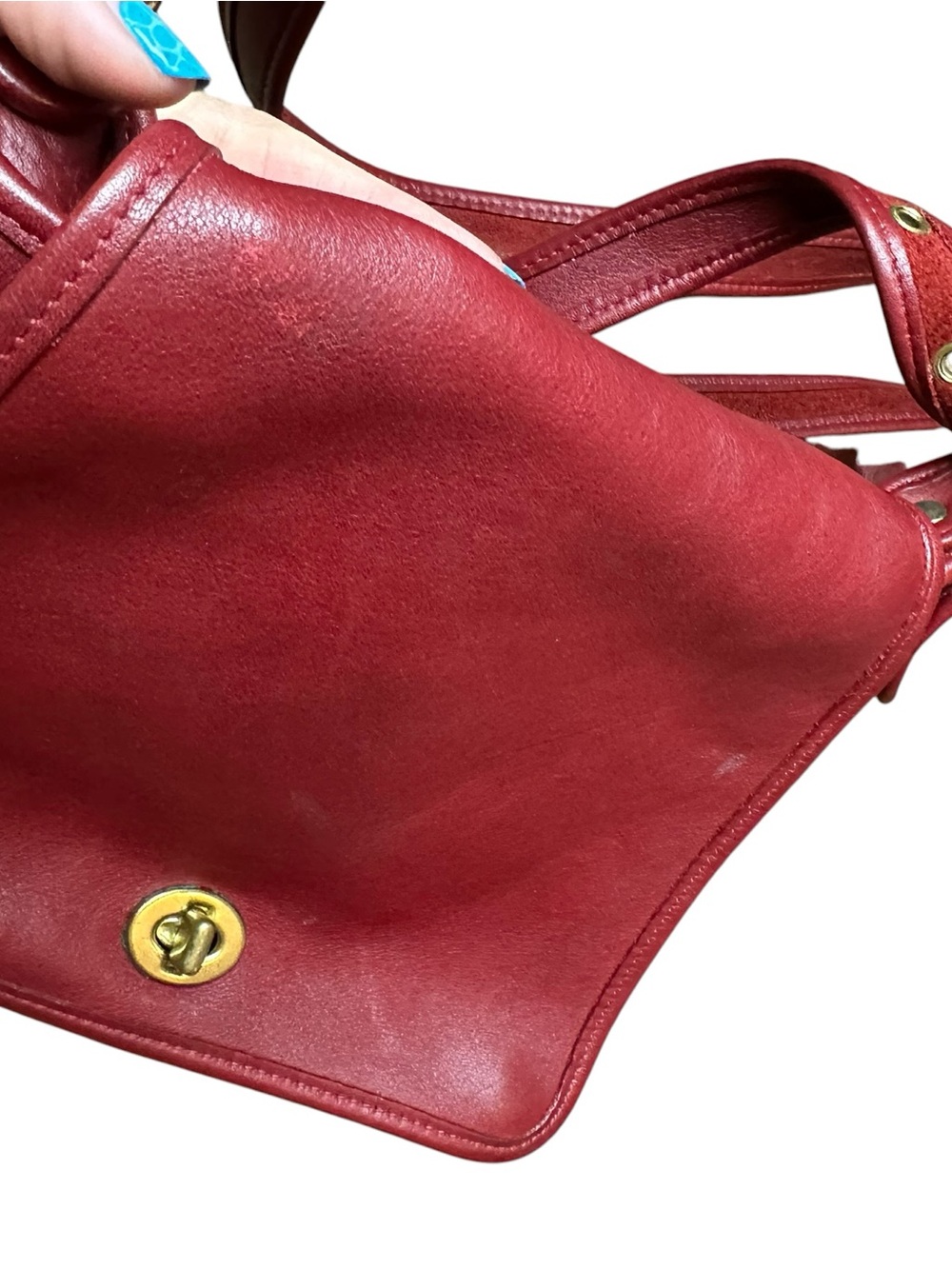 Vintage Coach Legacy  Companion Flap
#9715 Turn Lock, Crossbody, Red/Bordeaux - Picture 4 of 16